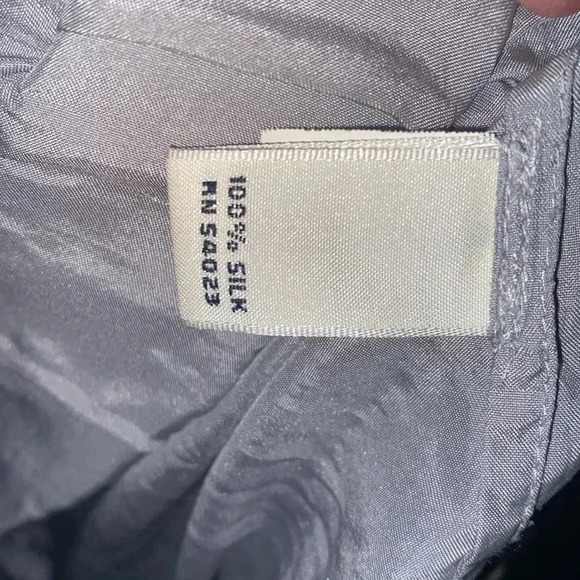 Banana Republic sleeveless 100% silk ruffle women’s top - size medium - Picture 3 of 5